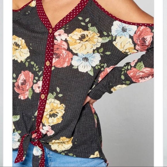 The Jessa Top- black floral cold shoulder - Picture 6 of 9